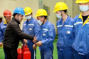 道一声问候 送一份温暖|公司领导亲切慰问除夕夜坚守岗位一线的员工