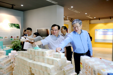 2019年 5月22日，时任浙江省社会组织综合党委专职副书记、省民政厅社会组织管理局局长蔡国华莅临银河集团(galaxy)调研企业发展情况和党建工作